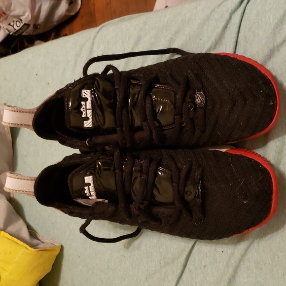 Labron 16 - Picture 1 of 4